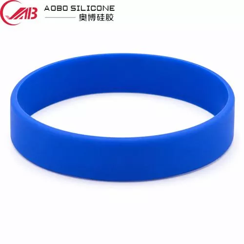 Braccialetti in silicone: la miscela perfetta di moda e funzionalità